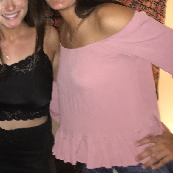 Off the shoulder ruffled top 💗 - Picture 3 of 4